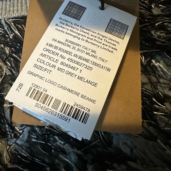 Authentic BNWT Burberry cashmere tuque. - Picture 4 of 4